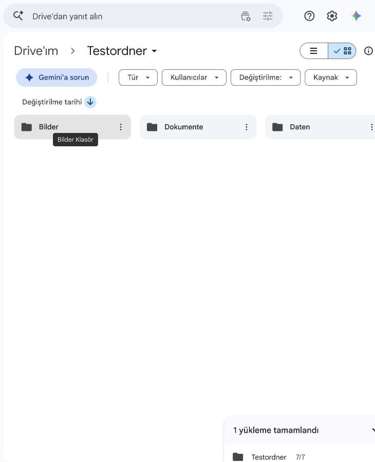 Google Drive meldet den abgeschlossenen Upload des Testordners.